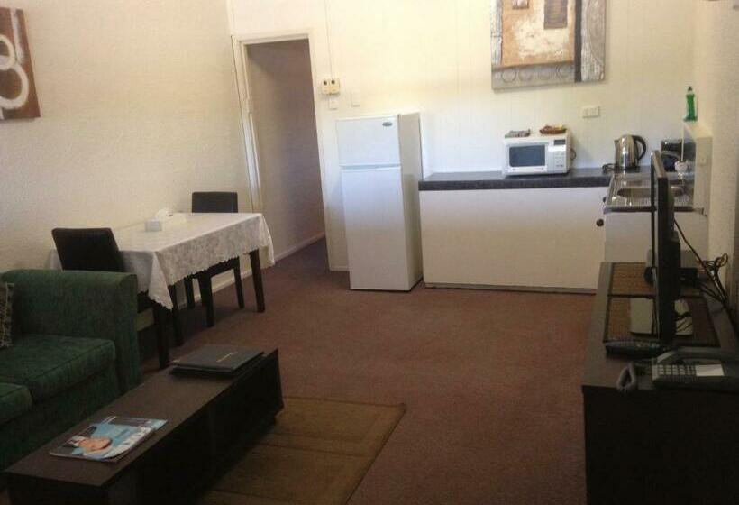 سوییت, Copper Gate Motel