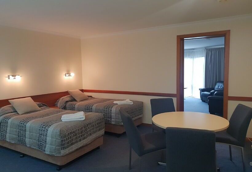 חדר משפחתי, Argyle Motor Lodge