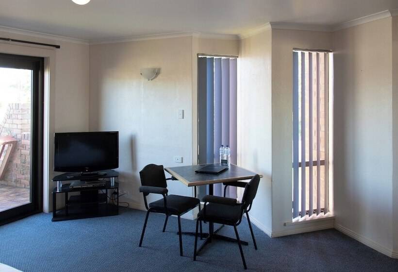 اتاق اجرایی, Arkana Motor Inn & Terrace Apartments