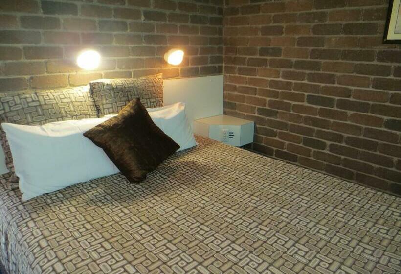 Номер Стандарт, Cattleman's Rest Motor Inn