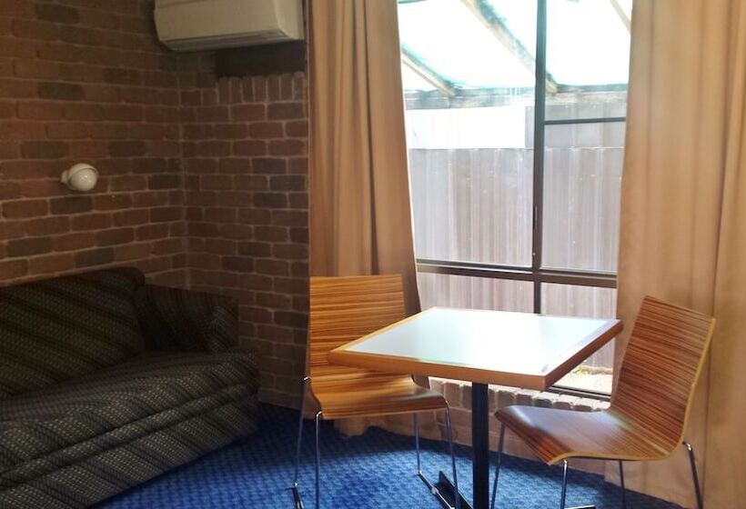 Номер Стандарт, Cattleman's Rest Motor Inn