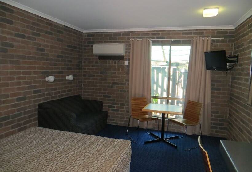 Номер Стандарт, Cattleman's Rest Motor Inn