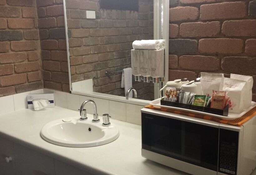 Семейный Номер, Cattleman's Rest Motor Inn