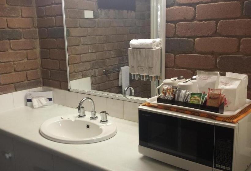 Семейный Номер, Cattleman's Rest Motor Inn