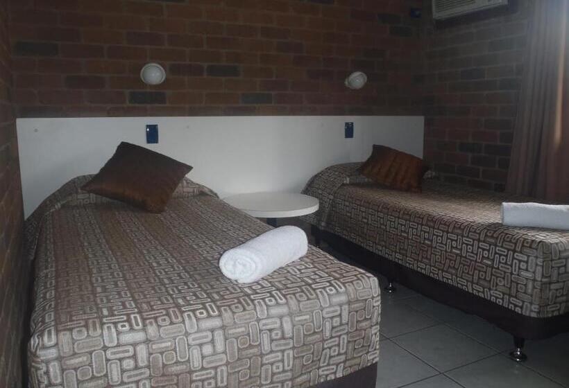 Семейный Номер, Cattleman's Rest Motor Inn