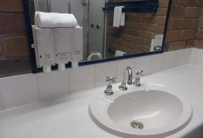 Номер Стандарт, Cattleman's Rest Motor Inn