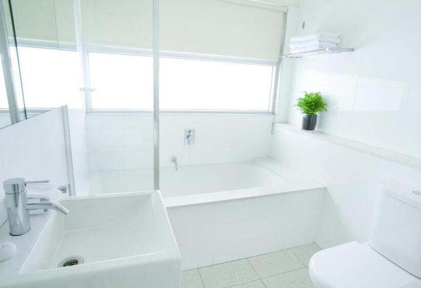 Апартаменты 1 Спальня с Террасой, Cosmopolitan Hotel And Apartments