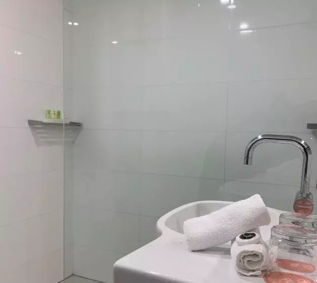 キングサイズベッドのデラックスルーム, Cosmopolitan Hotel And Apartments