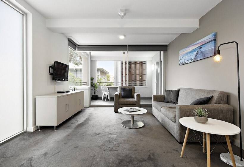 Апартаменты 1 Спальня с Террасой, Cosmopolitan Hotel And Apartments