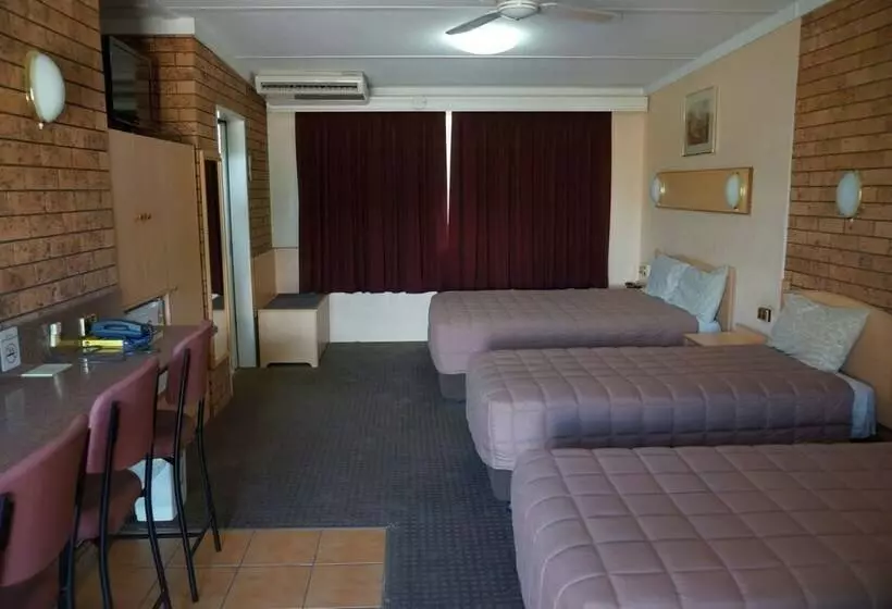 Perhehuone, Nandewar Motor Inn