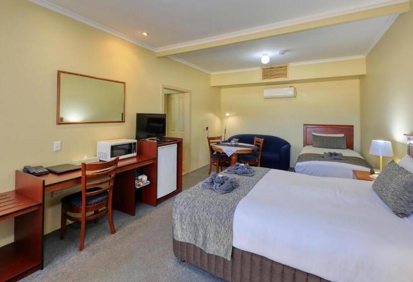 اتاق سوپریور خانوادگی, Oasis Motor Inn