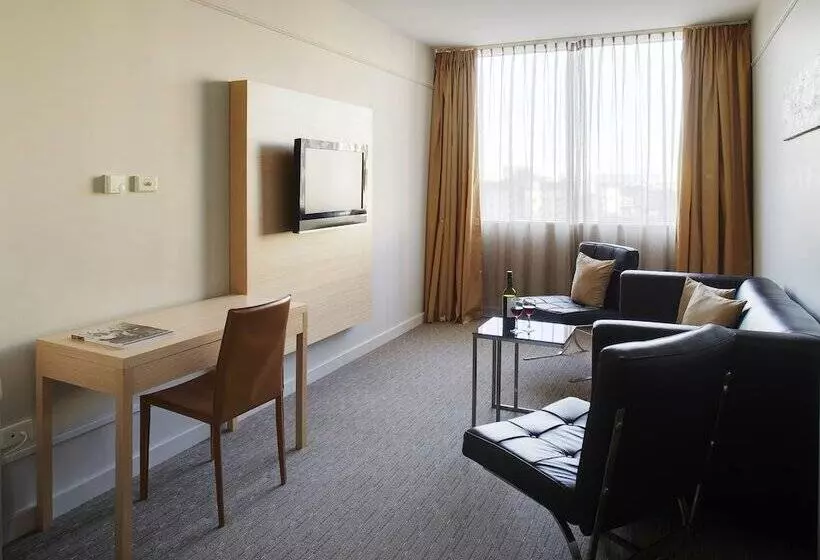 سوییت اجرایی, Quality Hotel Ambassador Perth