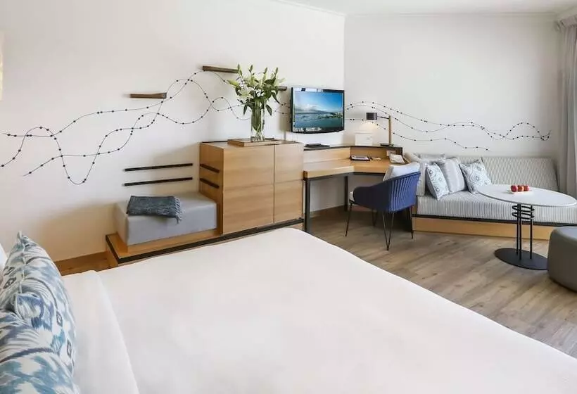 اتاق لوکس با چشم‌انداز دریا, Shangrila The Marina, Cairns