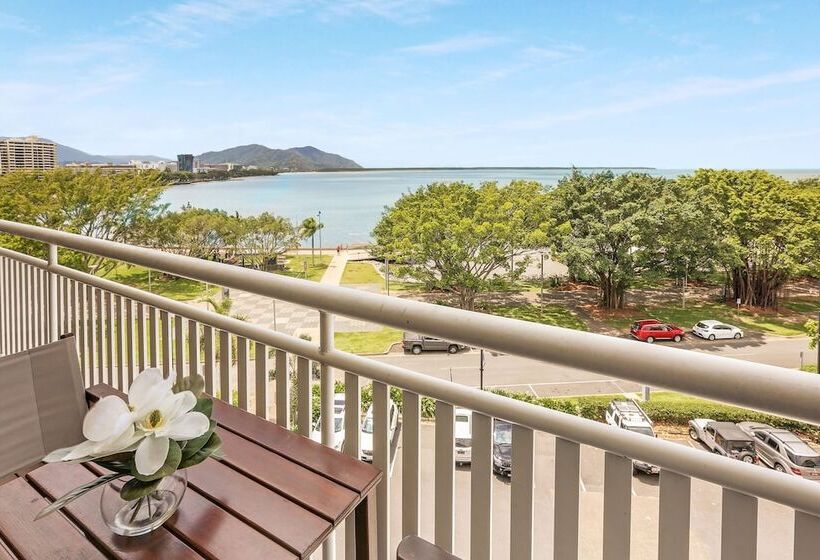 חדר דלוקס נוף לים, Shangrila The Marina, Cairns