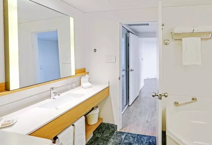 سوئیت اجرایی با مشاهده, Shangrila The Marina, Cairns