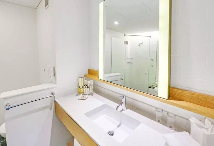 سوئیت اجرایی با مشاهده, Shangrila The Marina, Cairns