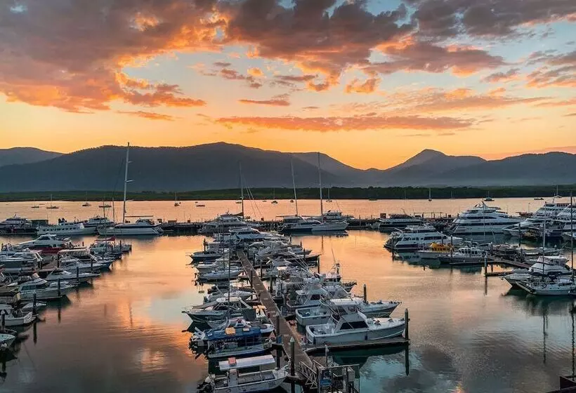 اتاق کلاب, Shangrila The Marina, Cairns
