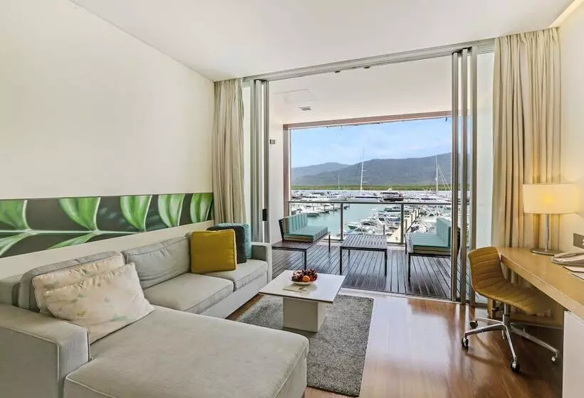 اتاق کلاب, Shangrila The Marina, Cairns