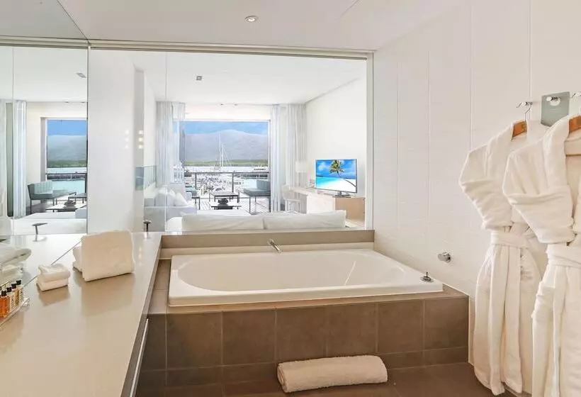 اتاق کلوب با چشم‌انداز, Shangrila The Marina, Cairns