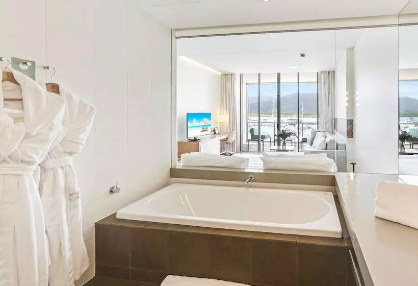 اتاق کلوب با چشم‌انداز, Shangrila The Marina, Cairns