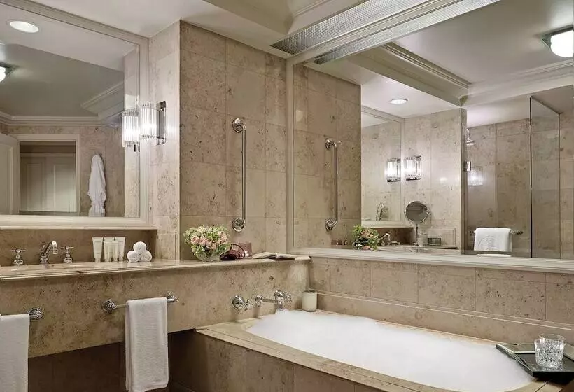 اتاق سوپریور با تخت بزرگ, The Langham Melbourne