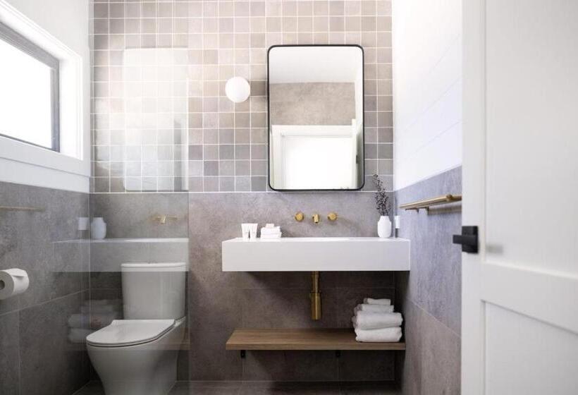 חדר משפחתי, The Lodge Bellingen