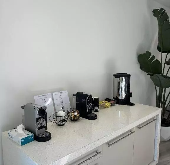 스위트, The Select Inn Gosford