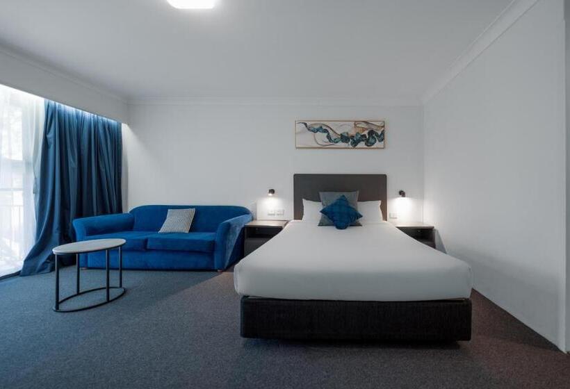 חדר משפחתי, The Select Inn Gosford