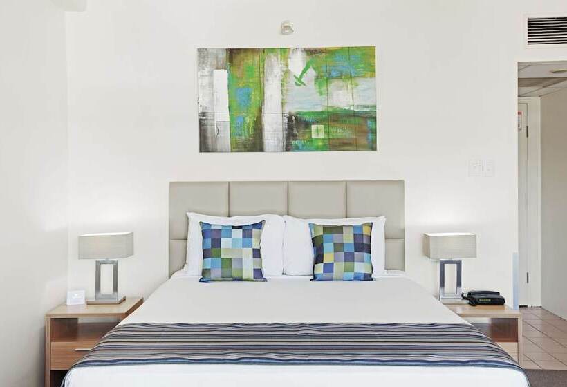 스탠다드 룸 더블 침대, Rydges Esplanade Resort Cairns