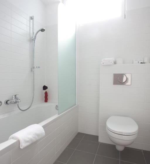 带大床的高级房间, A&o Antwerpen Centraal