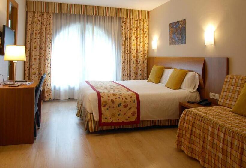 اتاق استاندارد سه نفره, Guillem & Spa