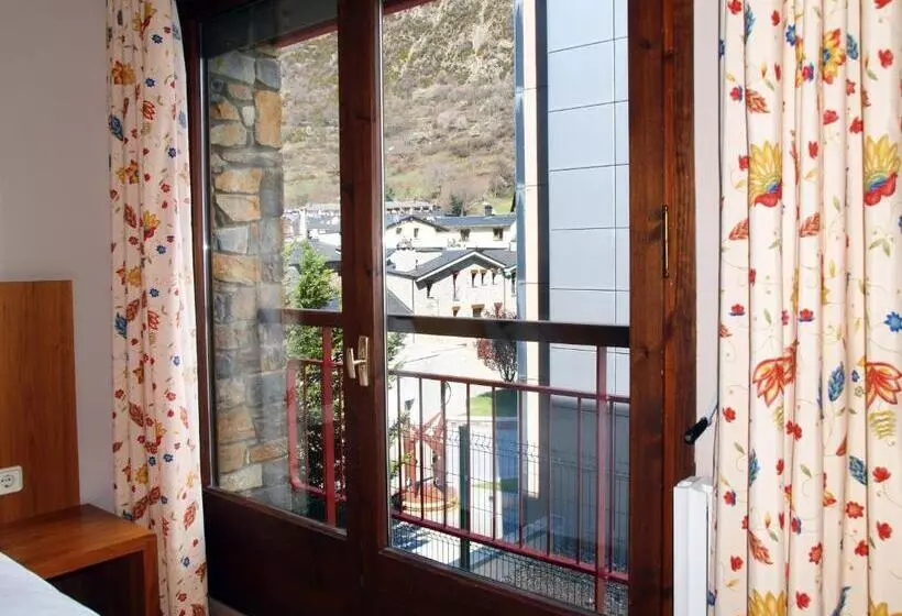Economy Quadruple Room, Guillem & Spa