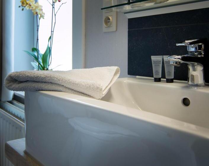 חדר סטנדרט לשלושה, Es Maraboe