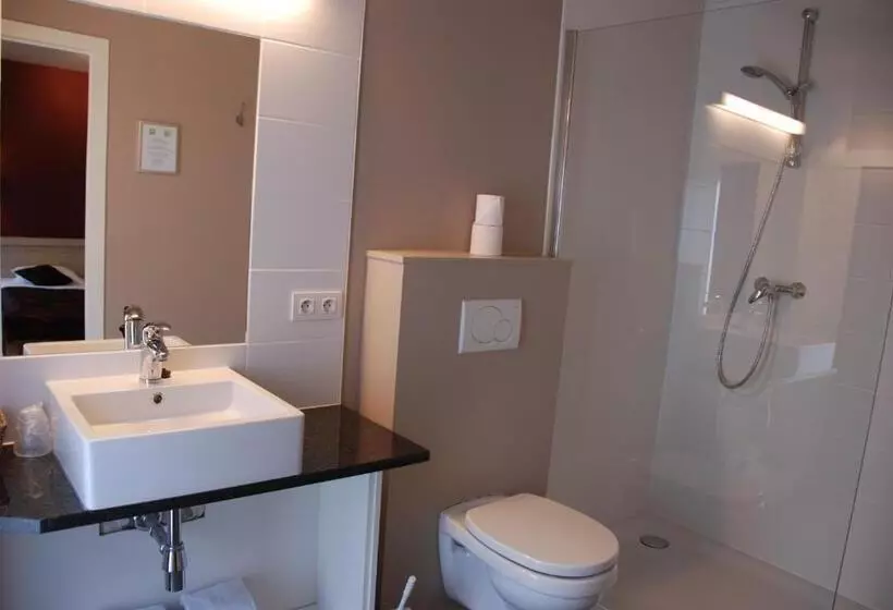 Standard Kolmen Hengen Huone, Es Maraboe