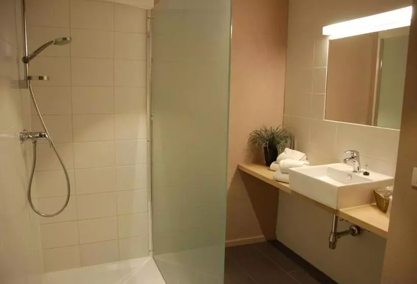 Standard Kolmen Hengen Huone, Es Maraboe