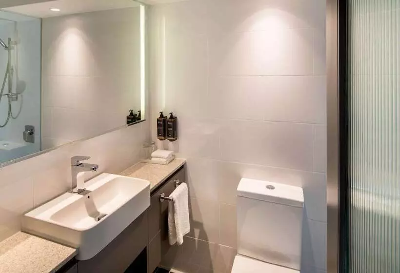 Standard Room, Novotel Sydney City Centre