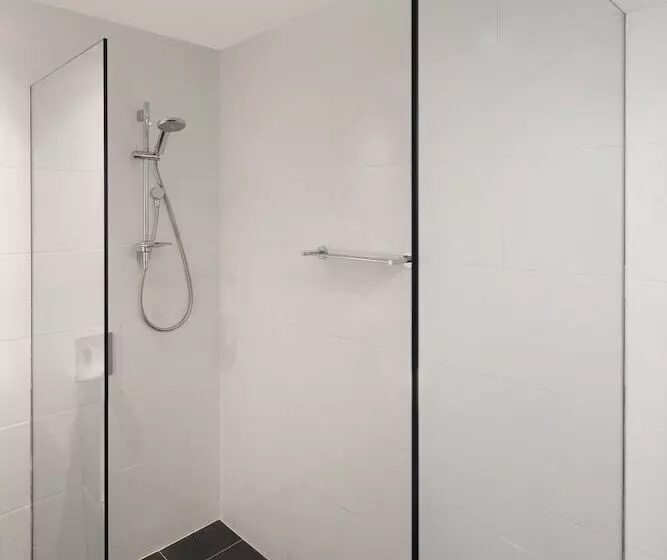 Standard Room, Novotel Sydney City Centre