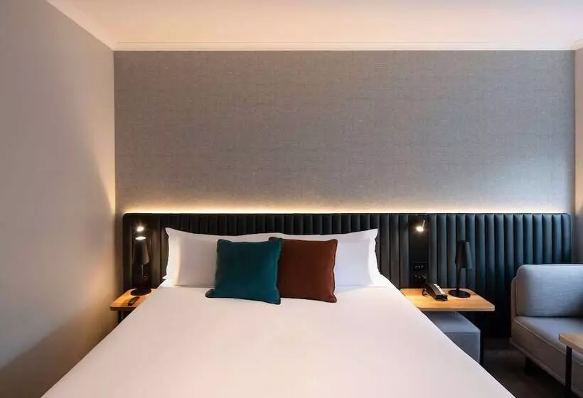 Standard Room, Novotel Sydney City Centre
