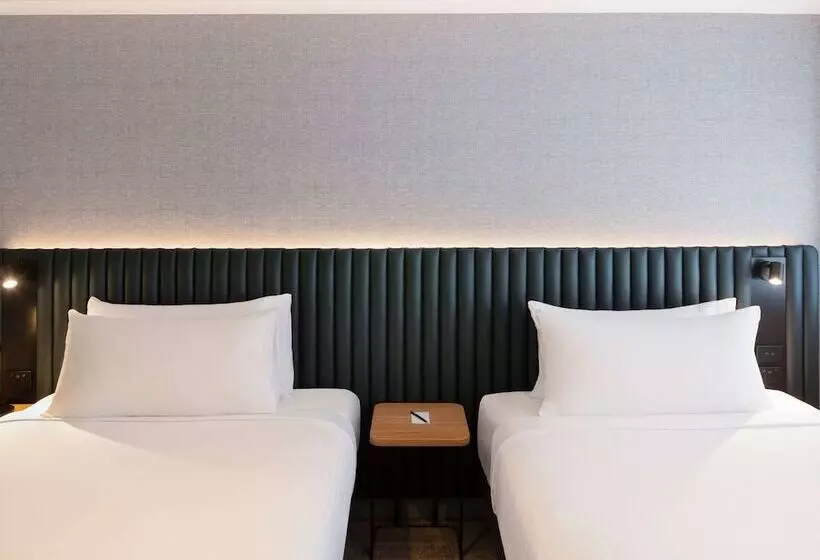 Standard Room, Novotel Sydney City Centre
