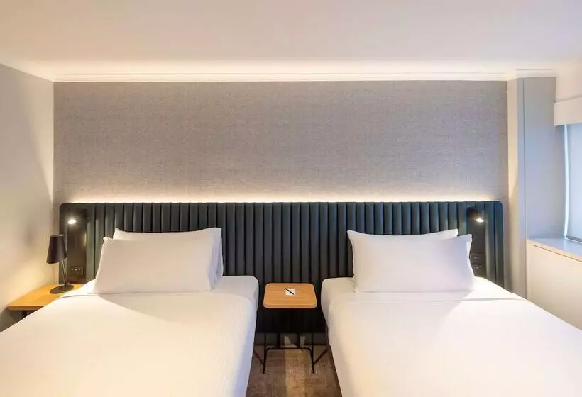 Standard Room, Novotel Sydney City Centre