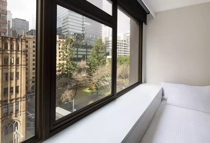Standard Room, Novotel Sydney City Centre