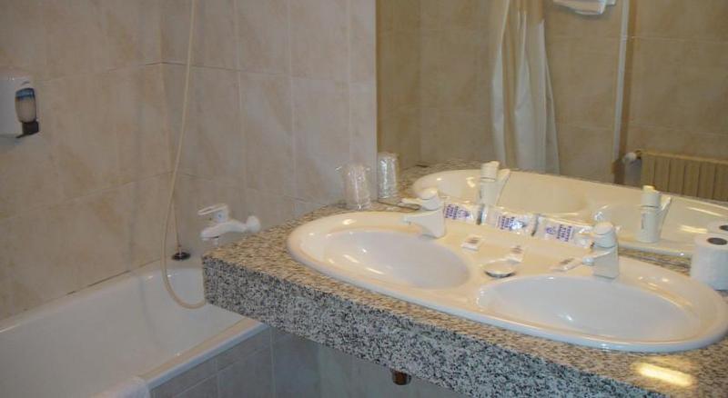اتاق استاندارد چهار تخته, Refugi Dels Isards