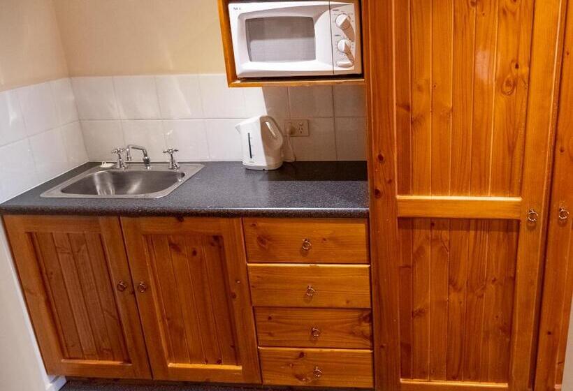 اتاق لوکس با تخت بزرگ, Renmark