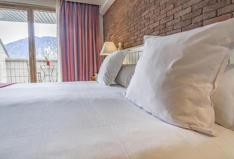 غرفة قياسية مزوَّدة بشُرفة, Roc Blanc Hotel & Spa