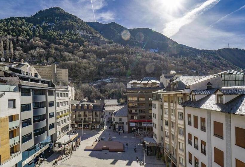 غرفة ديلوكس مطلة على المدينة, Roc Blanc Hotel & Spa