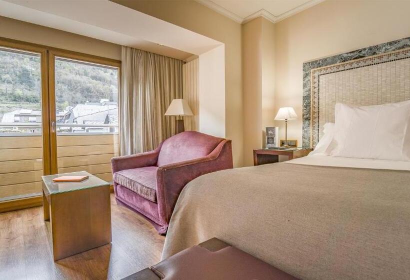 غرفة ديلوكس مطلة على المدينة, Roc Blanc Hotel & Spa