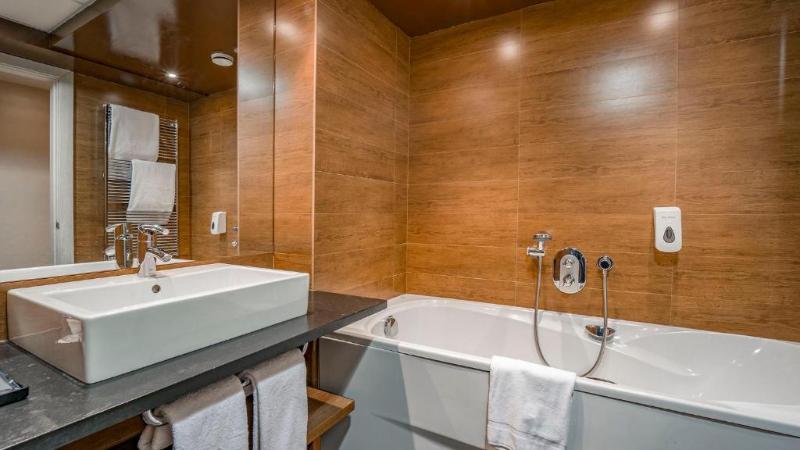 غرفة سوبيريور رباعية, Roc Blanc Hotel & Spa