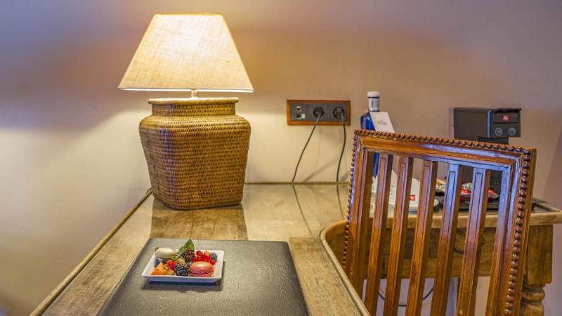 جناح جونيور, Roc Blanc Hotel & Spa