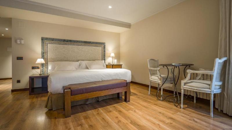 جناح جونيور, Roc Blanc Hotel & Spa