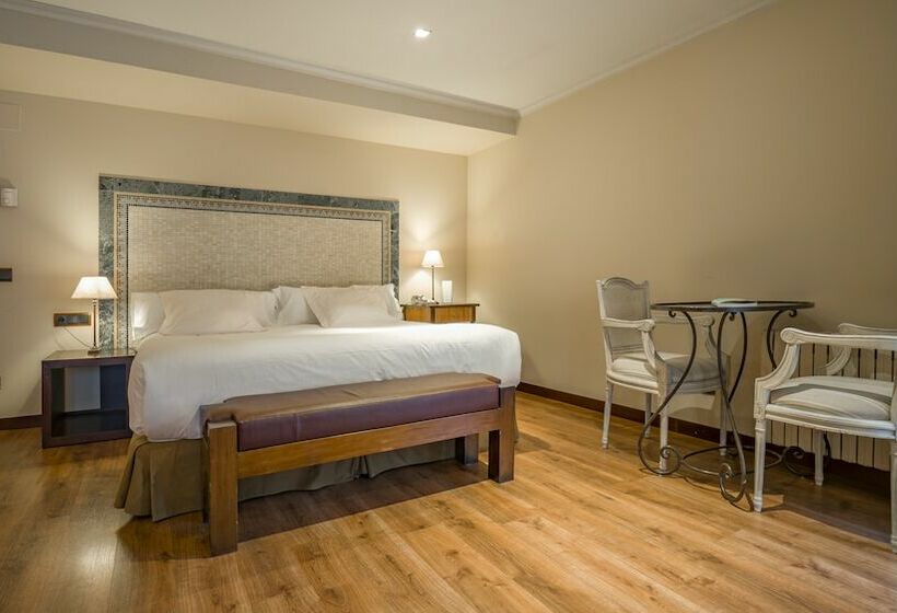 جناح جونيور, Roc Blanc Hotel & Spa